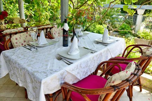 Hostal Villa Velzon Guesthouse