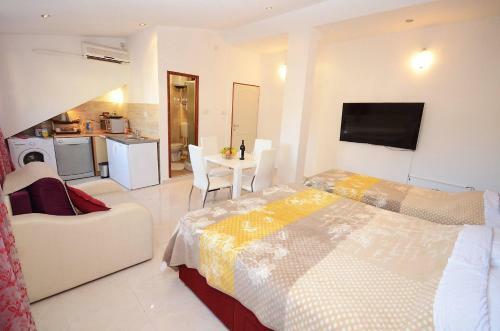 Tajami Apartments