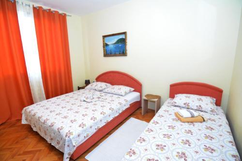 Hostal Holiday Home Cattaro