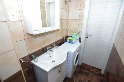 Hostal Holiday Home Cattaro