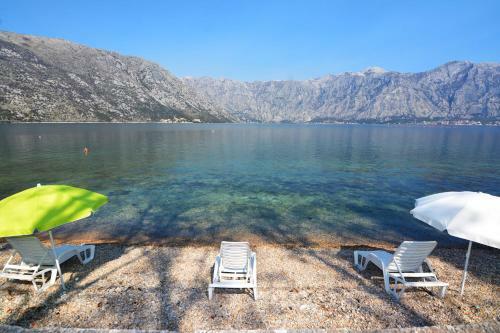 Hostal Holiday Home Cattaro
