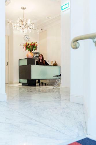 Amsterdam Canal Hotel