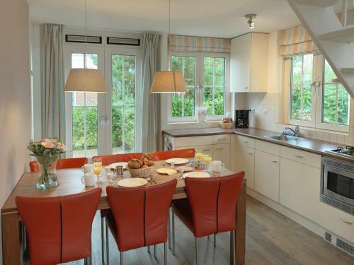 Holiday Home Bungalowparck Tulp & Zee.6