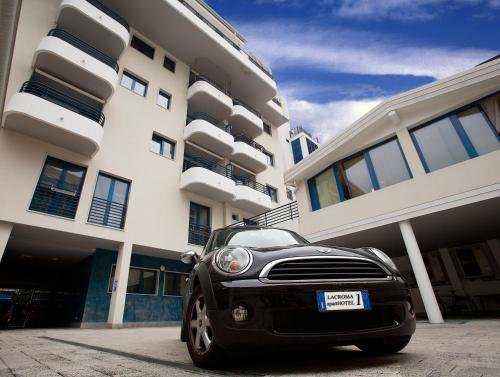Residencia Aparthotel Lacroma