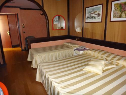 Hotel Benny
