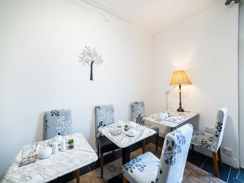 Hostal Lina Guest House