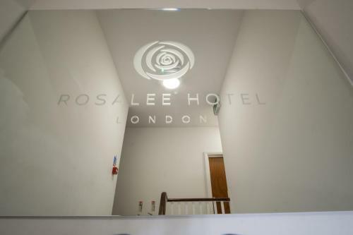 Hostal Rosalee Hotel