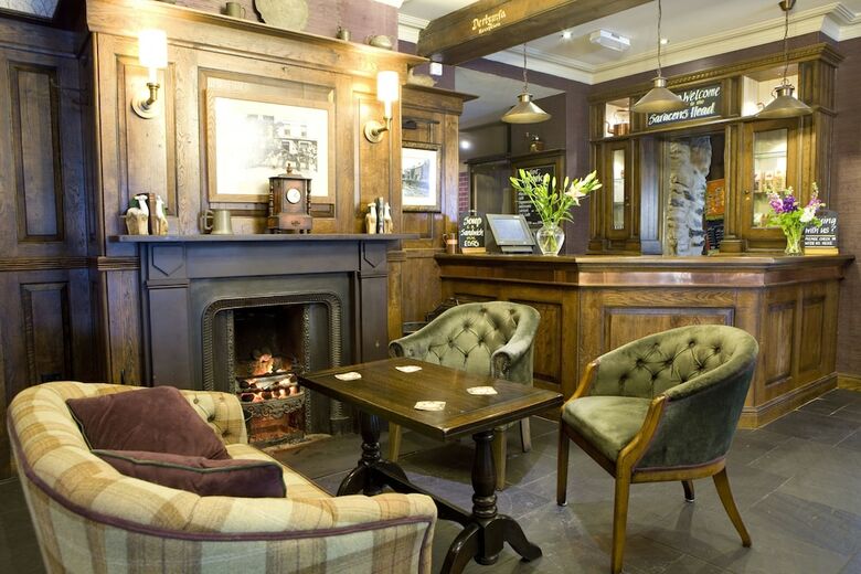 Hotel Saracens Head
