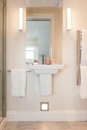 Hostal The Charm Brighton Boutique Hotel & Spa