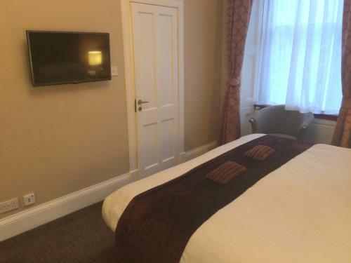 Bed & Breakfast Hampton Hotel By Greene King Inns