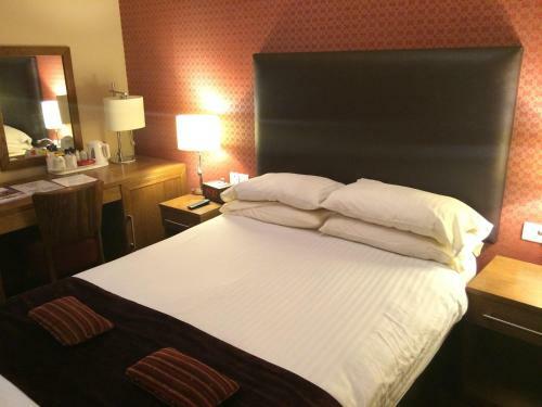 Bed & Breakfast Hampton Hotel By Greene King Inns