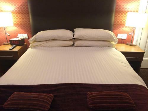 Bed & Breakfast Hampton Hotel By Greene King Inns