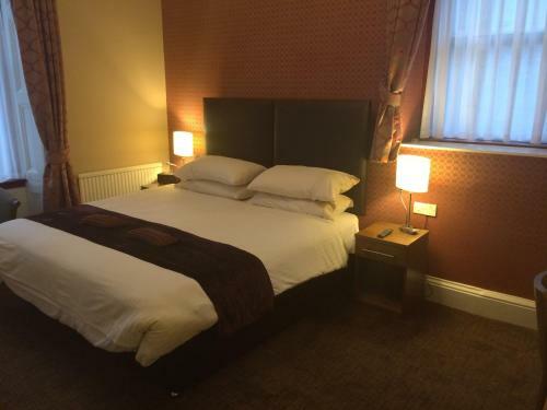 Bed & Breakfast Hampton Hotel By Greene King Inns