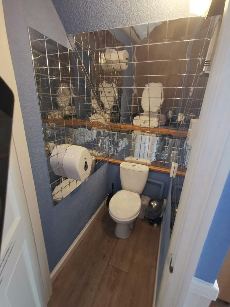 Hostal Aquarius B&B