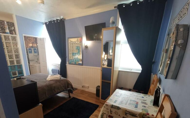 Hostal Aquarius B&B
