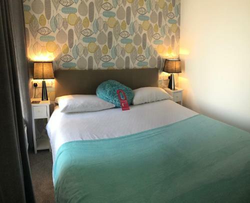 Hostal Four Seasons Guest House