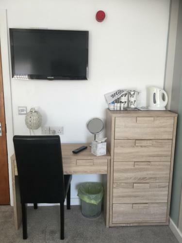 Hostal Four Seasons Guest House