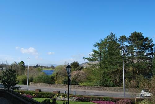 Falls Of Lora Hotel