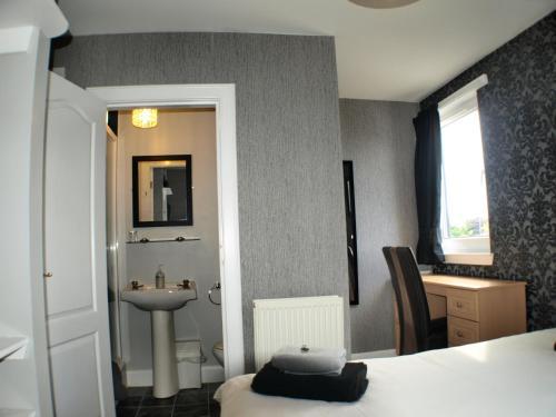 Hostal Vaila Guest House