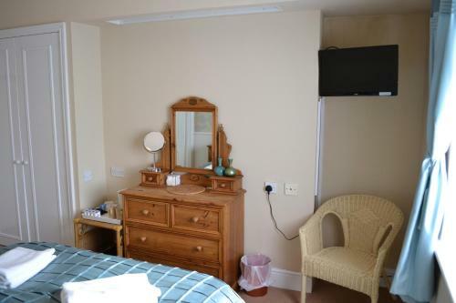The Moorfield Hotel-bed And Breakfast