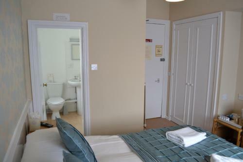 The Moorfield Hotel-bed And Breakfast