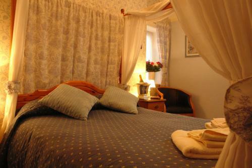 Hostal Midway Guest House
