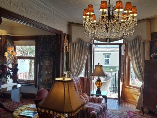Hostal The Lonsdale Hotel