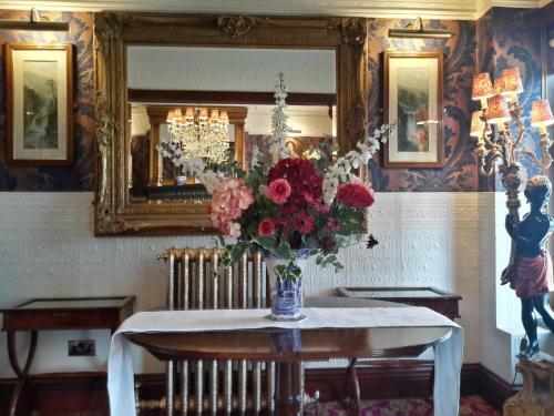 Hostal The Lonsdale Hotel