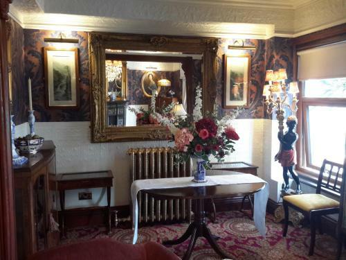 Hostal The Lonsdale Hotel