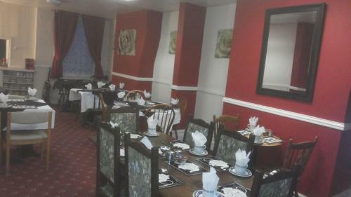 Hostal The Woodley Hotel