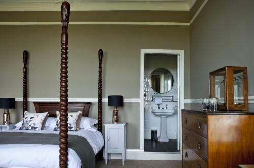 Coed Mawr Hall Bed & Breakfast