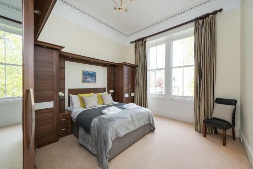 Coates Gardens Apartment