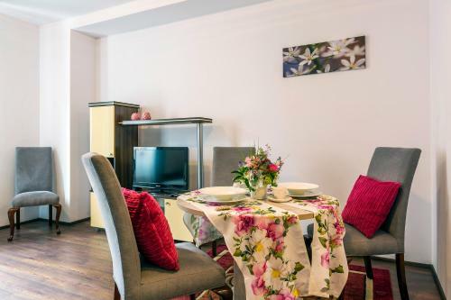 Galeria Italiana Apartments