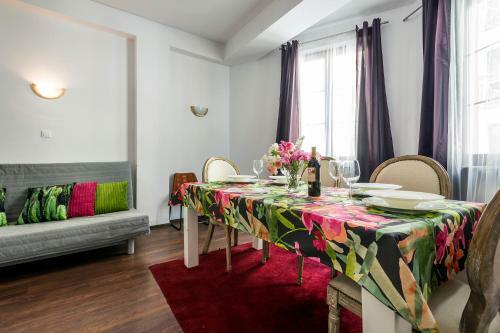 Galeria Italiana Apartments