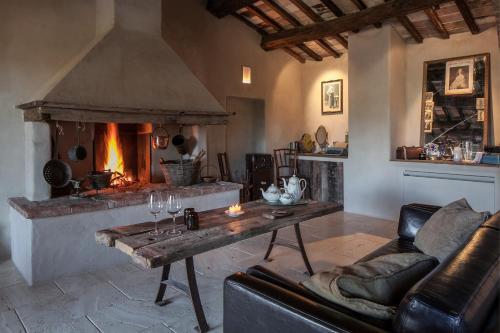 Follonico 4-suite B&B