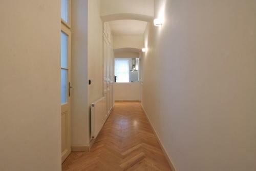 Tyn Church Apartment