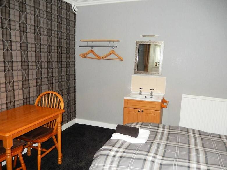 Hostal Gales Guesthouse