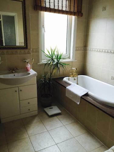 Hostal Sandsides Guest House