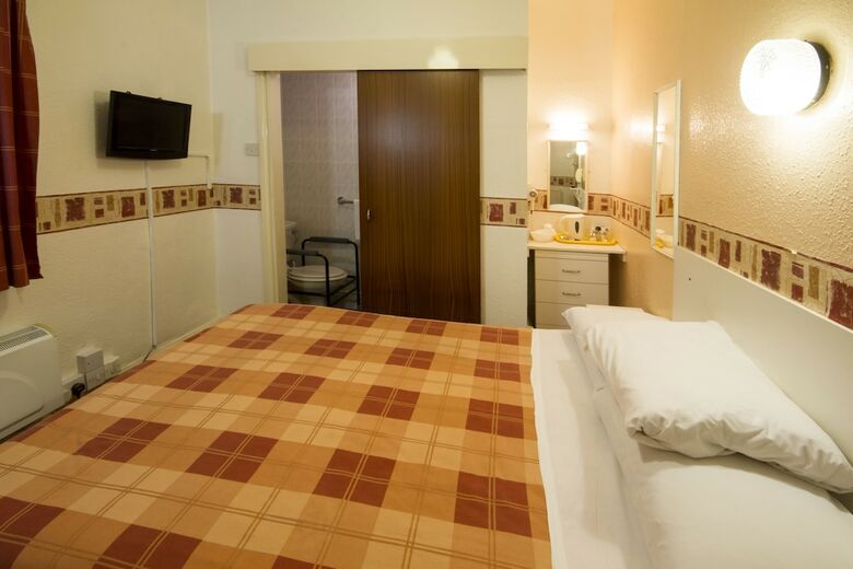 Hostal Brooklands Over 50's Only