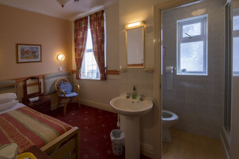 Hostal Brooklands Over 50's Only