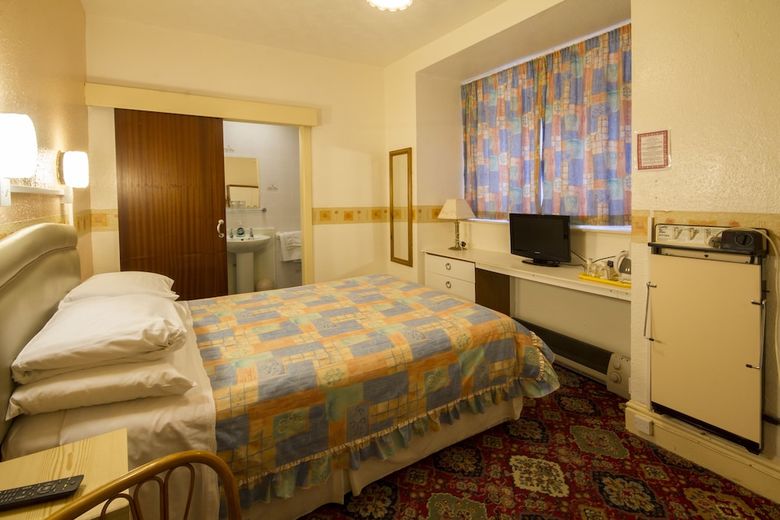 Hostal Brooklands Over 50's Only