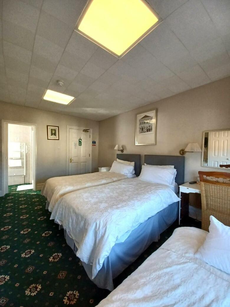 Hostal Hunters Lodge Guest House