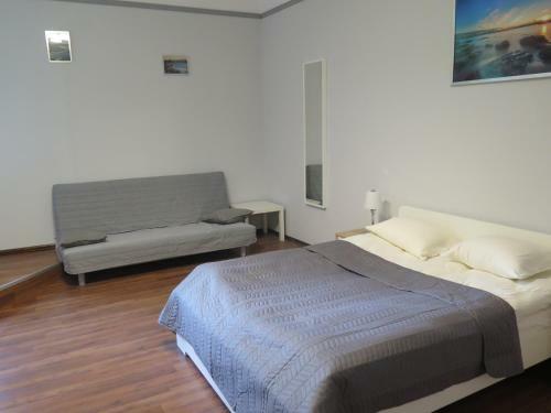 Boomerang Apartments