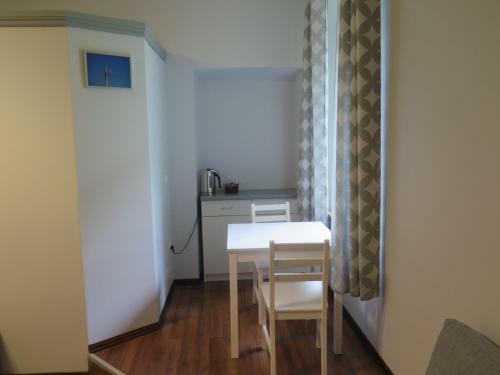 Boomerang Apartments