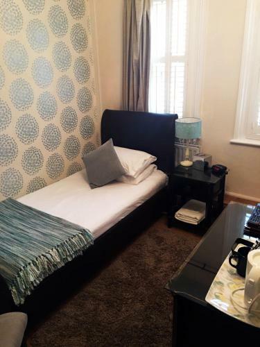 Hostal Lakeside Guest House