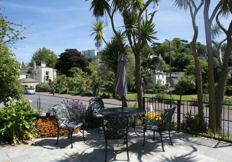 Hostal Harbour Heights Guest House