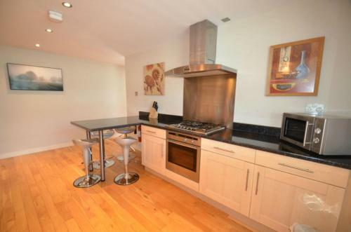 93a Grey Street Apartments