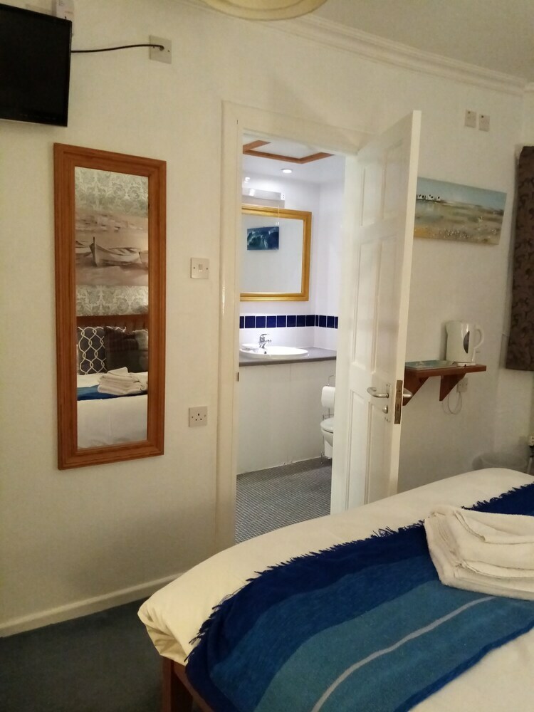 Hostal The Kenton Hotel
