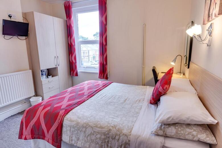Hostal The Sportsview Guest House