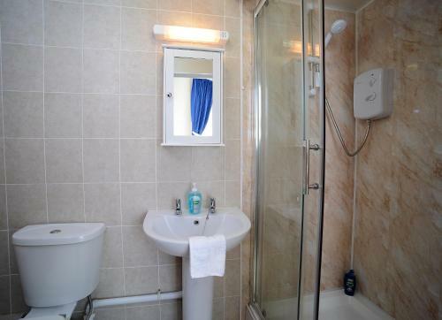 Hostal Lynmoore Guest House